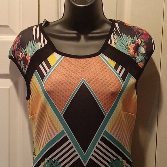 Bisou Bisou Dress 4 - Picture 2 of 9